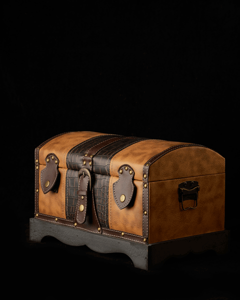 Δερμάτινο σεντουκι με μεταλλικά χερούλια